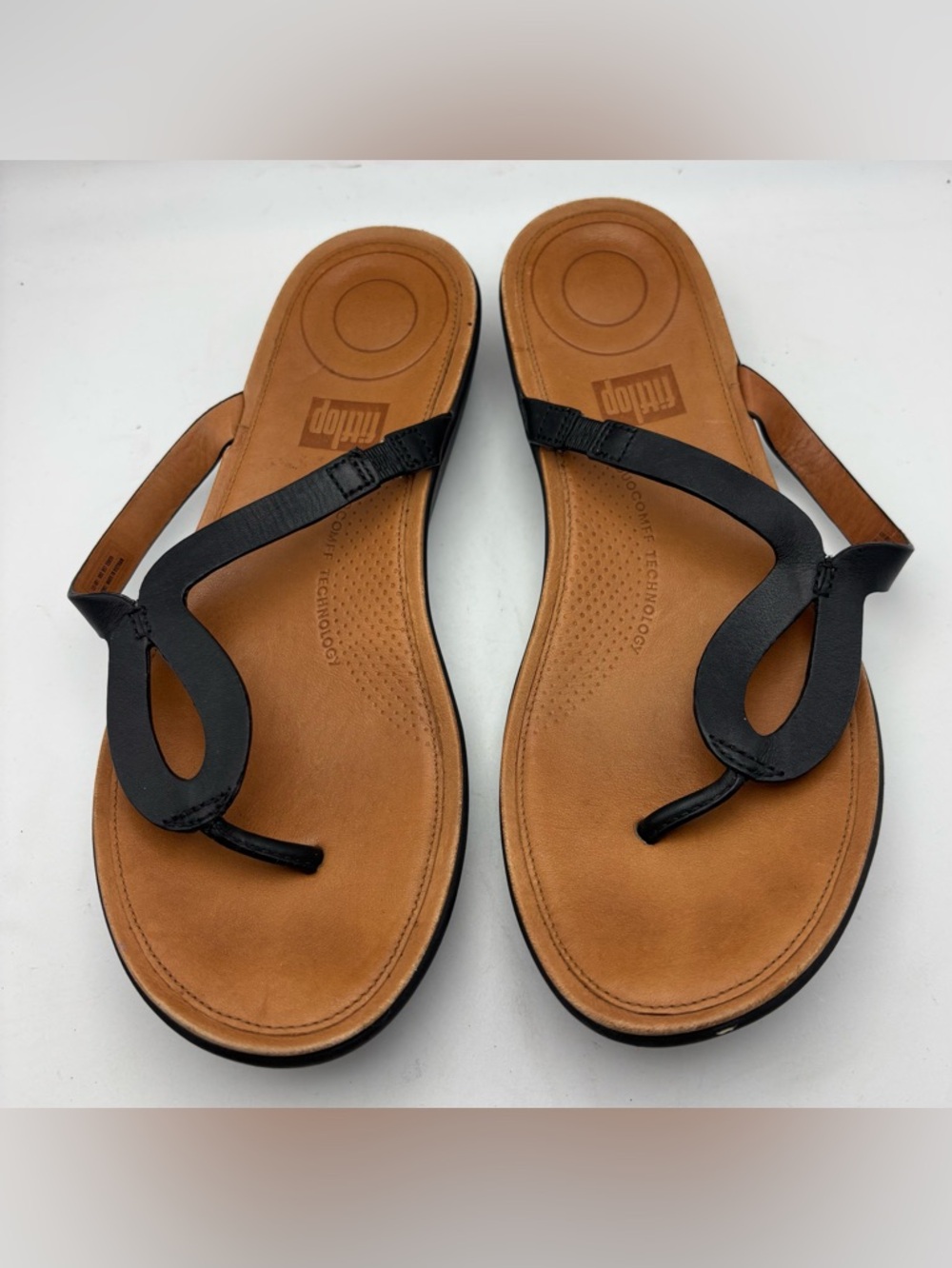 FitFlop Black Leather Thong Sandals Womens Size 7 Comfort Casual Slip On - Picture 2 of 5